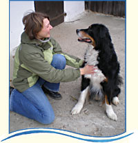 Dr. Hinneberg mit Ball und Hund